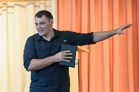 Gennady im Gottesdienst